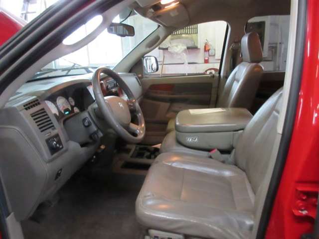 2006 Dodge Ram Pickup 2500 Laramie 4dr Mega Cab 4WD SB